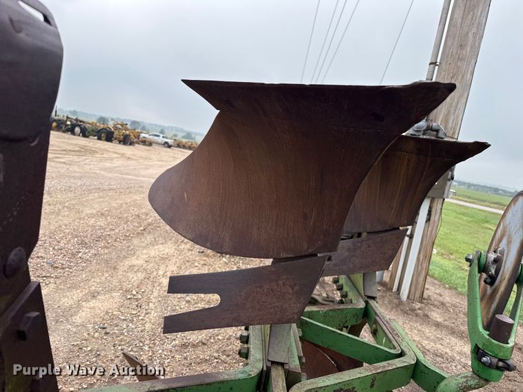 image for item FB6962 John Deere plow