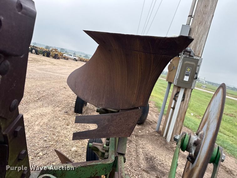 image for item FB6962 John Deere plow
