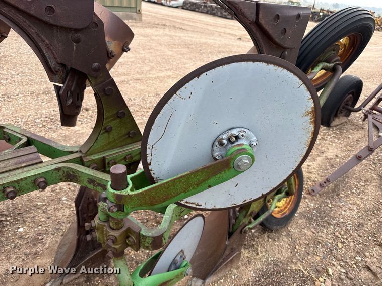 image for item FB6962 John Deere plow