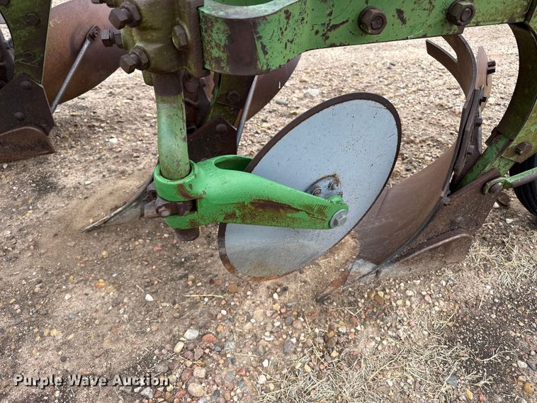 image for item FB6962 John Deere plow