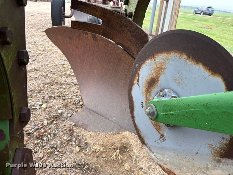 image for item FB6962 John Deere plow
