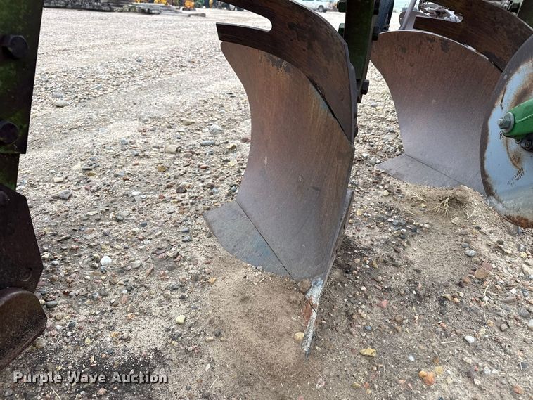 image for item FB6962 John Deere plow