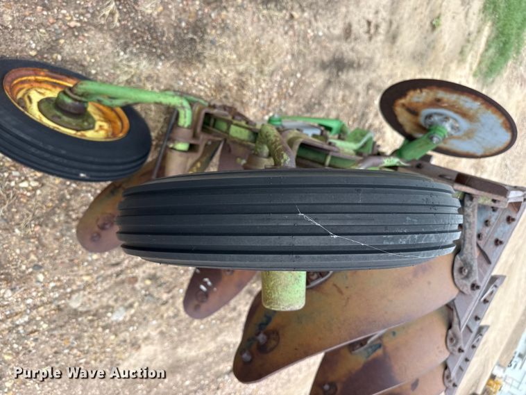 image for item FB6962 John Deere plow