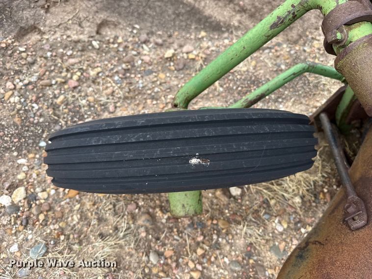 image for item FB6962 John Deere plow