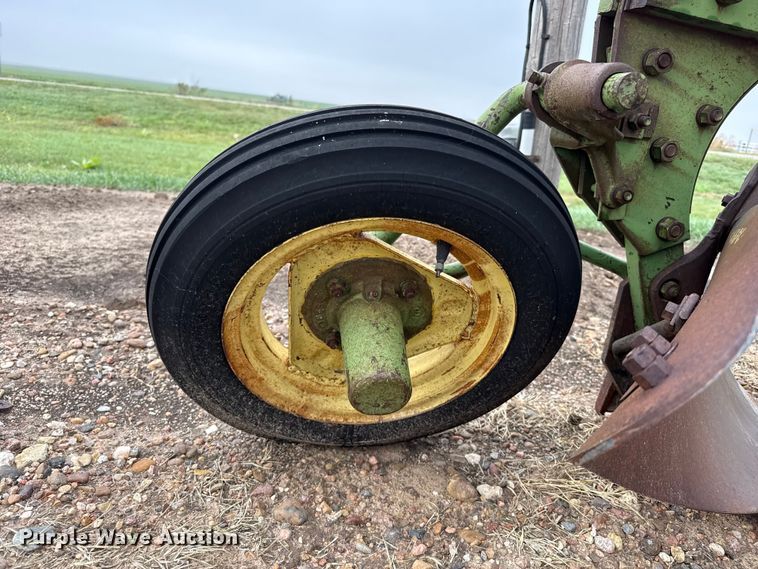 image for item FB6962 John Deere plow