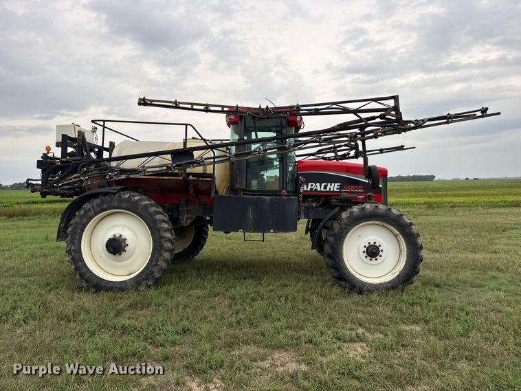 image for item FB6963 2004 Apache AS850 sprayer