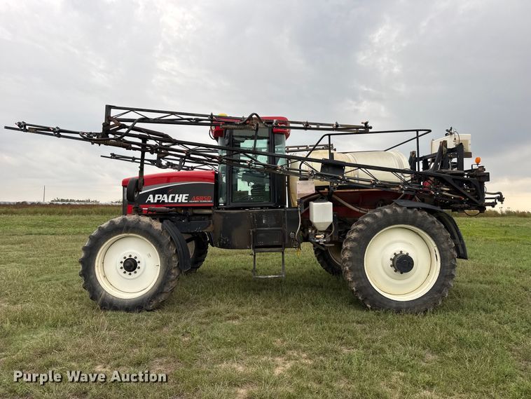 image for item FB6963 2004 Apache AS850 sprayer