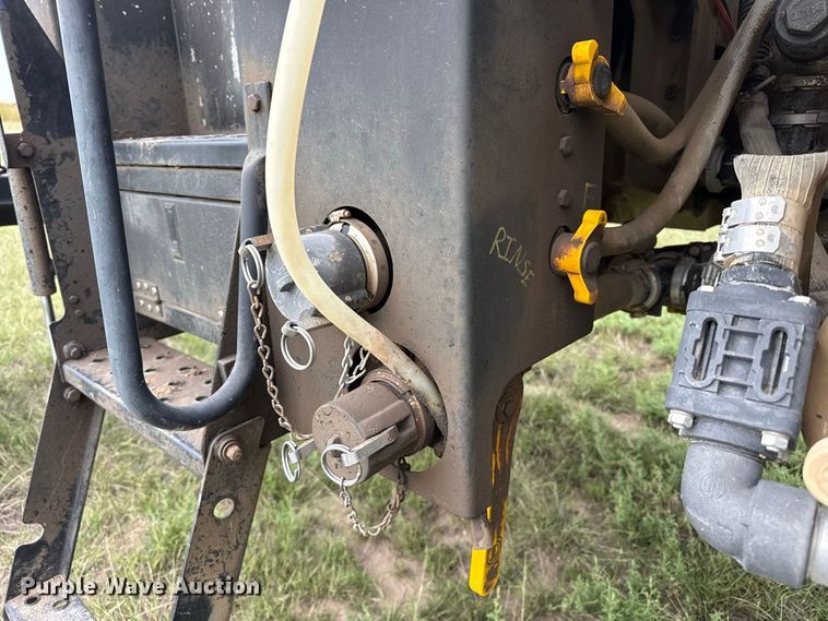 image for item FB6963 2004 Apache AS850 sprayer