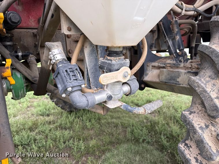 image for item FB6963 2004 Apache AS850 sprayer