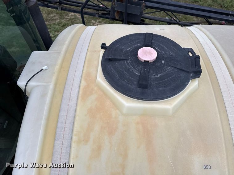 image for item FB6963 2004 Apache AS850 sprayer