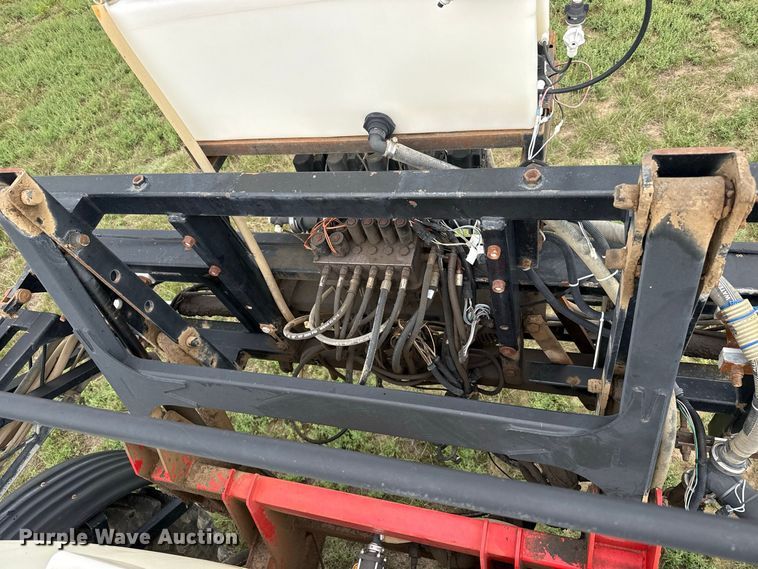 image for item FB6963 2004 Apache AS850 sprayer