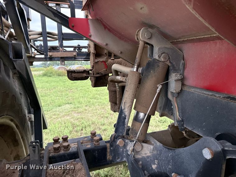 image for item FB6963 2004 Apache AS850 sprayer