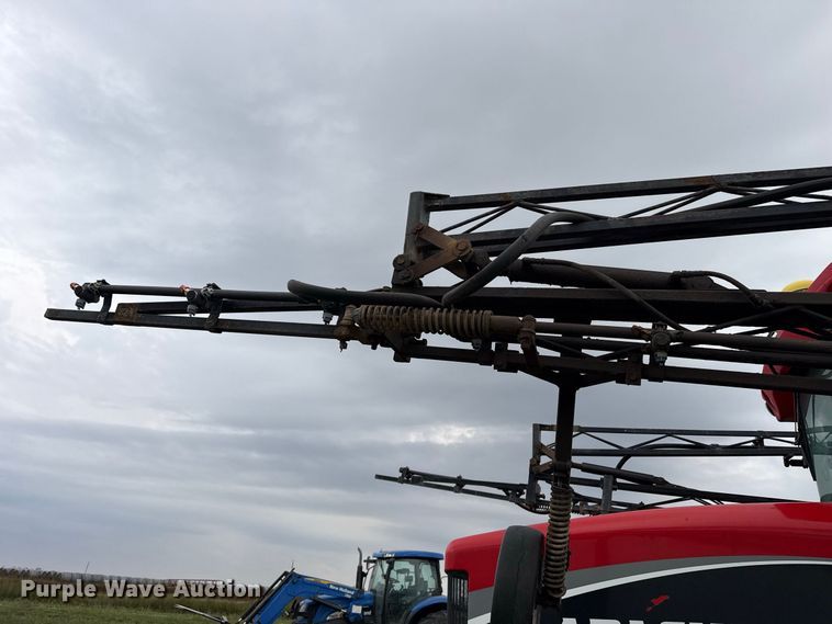 image for item FB6963 2004 Apache AS850 sprayer