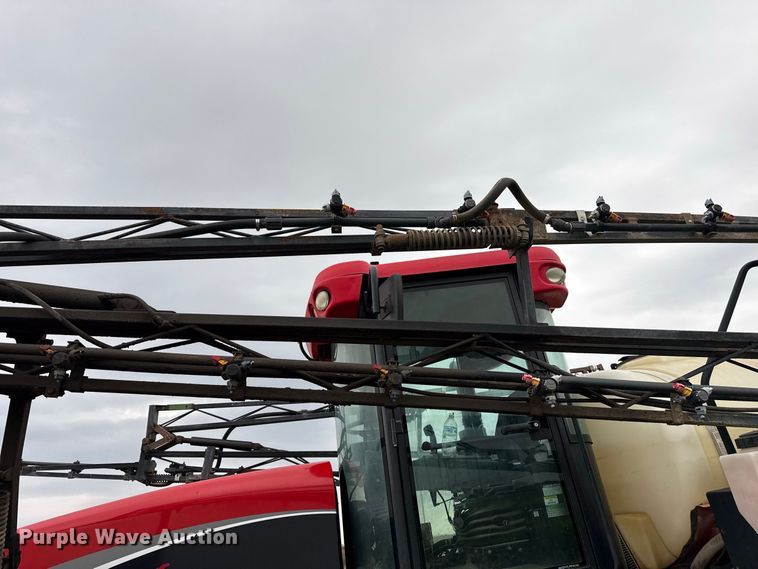 image for item FB6963 2004 Apache AS850 sprayer