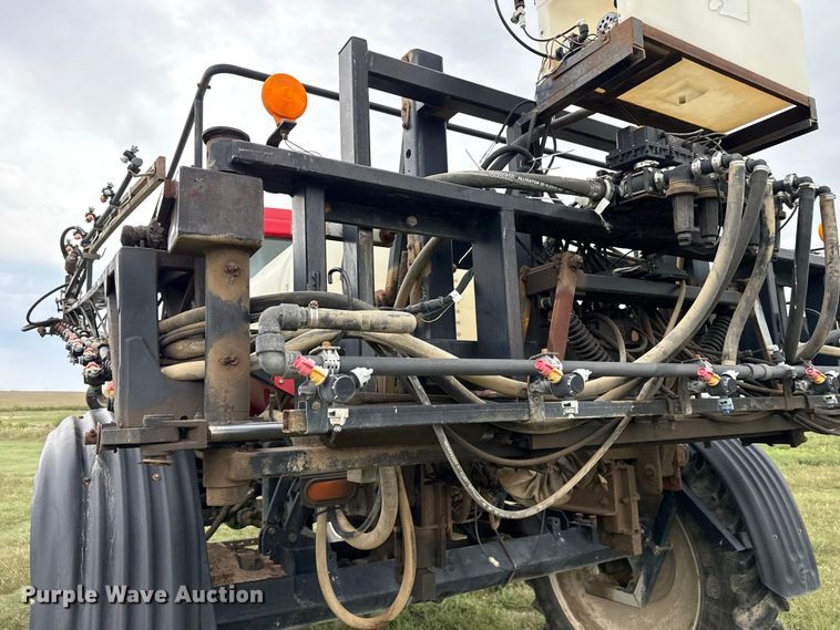 image for item FB6963 2004 Apache AS850 sprayer