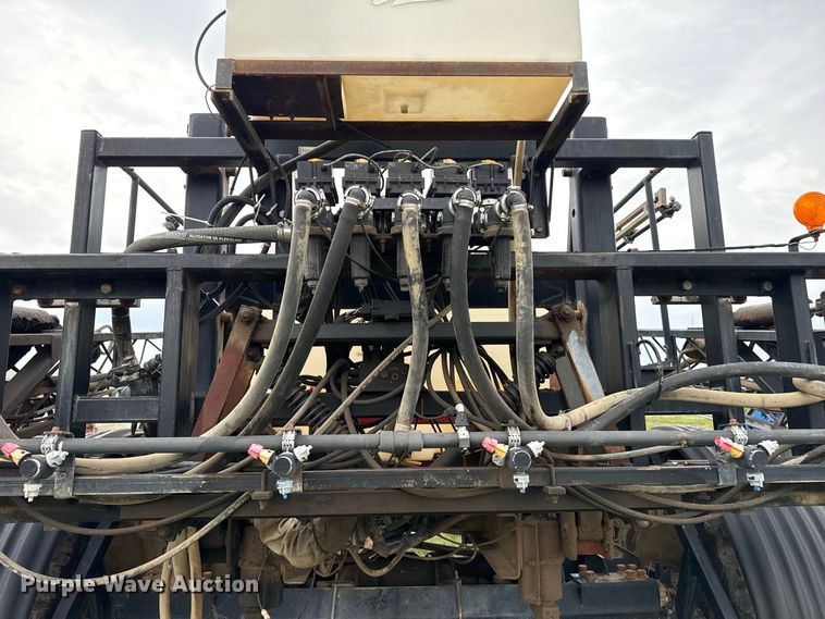 image for item FB6963 2004 Apache AS850 sprayer
