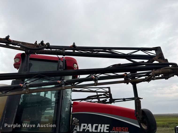 image for item FB6963 2004 Apache AS850 sprayer