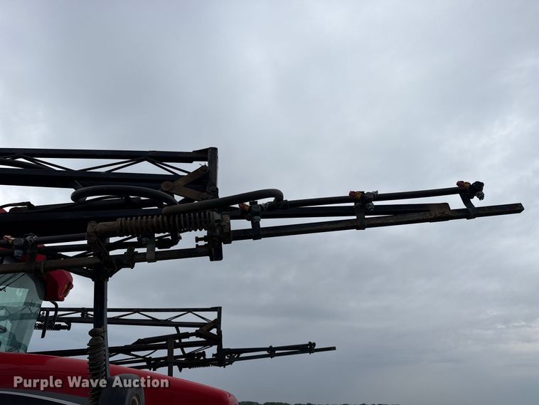 image for item FB6963 2004 Apache AS850 sprayer