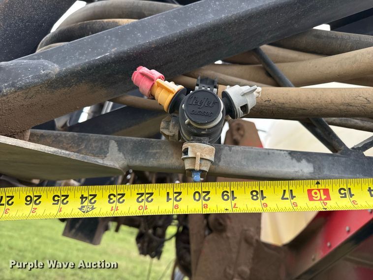 image for item FB6963 2004 Apache AS850 sprayer