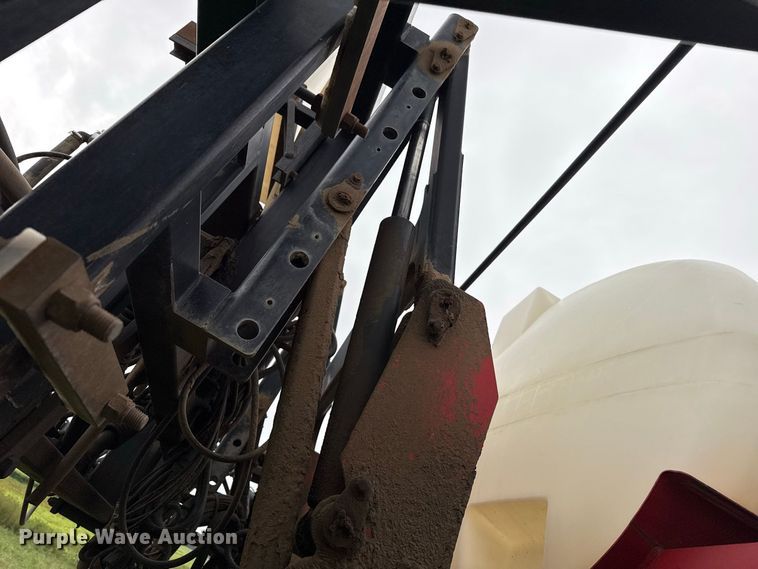 image for item FB6963 2004 Apache AS850 sprayer