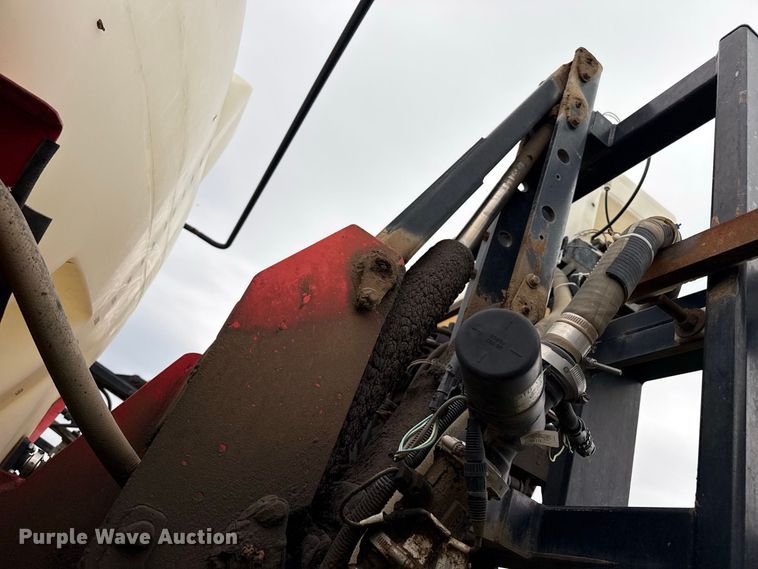 image for item FB6963 2004 Apache AS850 sprayer