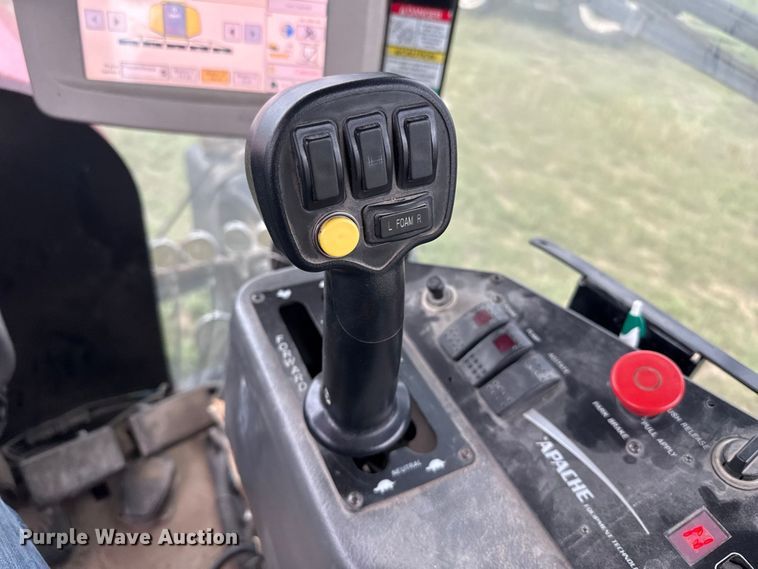 image for item FB6963 2004 Apache AS850 sprayer