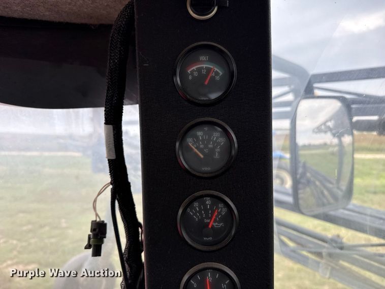 image for item FB6963 2004 Apache AS850 sprayer