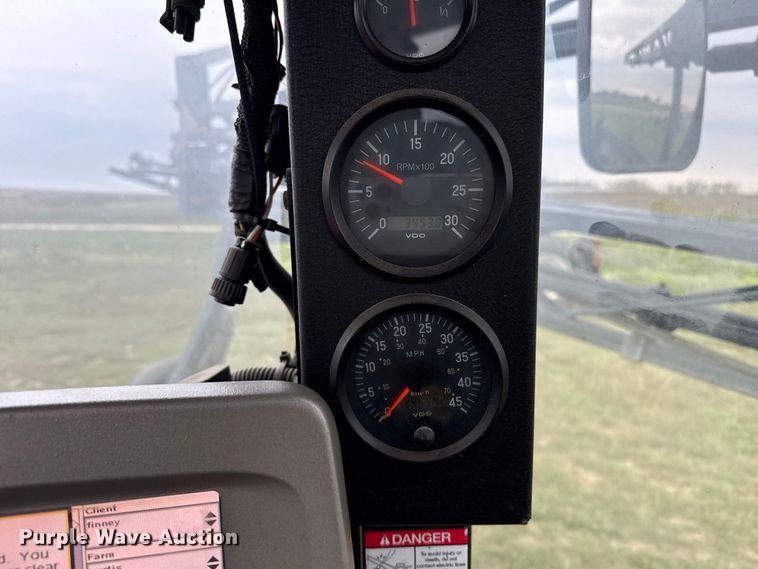 image for item FB6963 2004 Apache AS850 sprayer