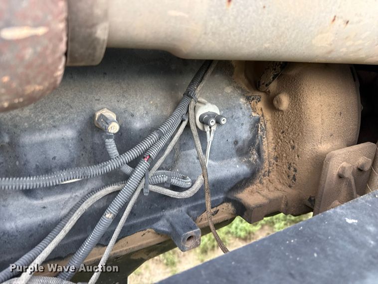 image for item FB6963 2004 Apache AS850 sprayer