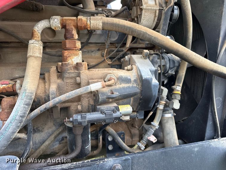 image for item FB6963 2004 Apache AS850 sprayer