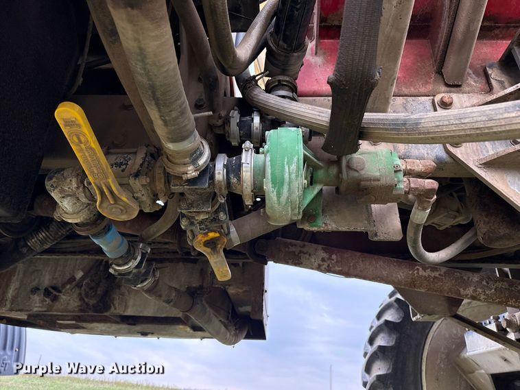 image for item FB6963 2004 Apache AS850 sprayer