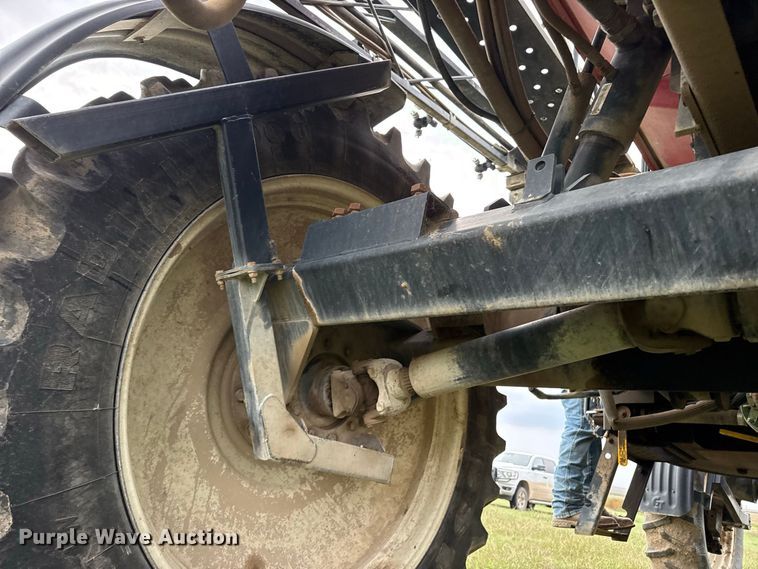 image for item FB6963 2004 Apache AS850 sprayer