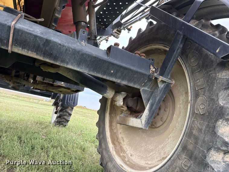 image for item FB6963 2004 Apache AS850 sprayer