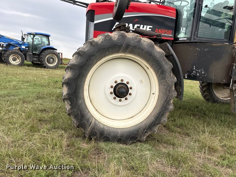 image for item FB6963 2004 Apache AS850 sprayer