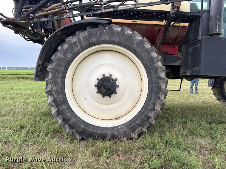 image for item FB6963 2004 Apache AS850 sprayer