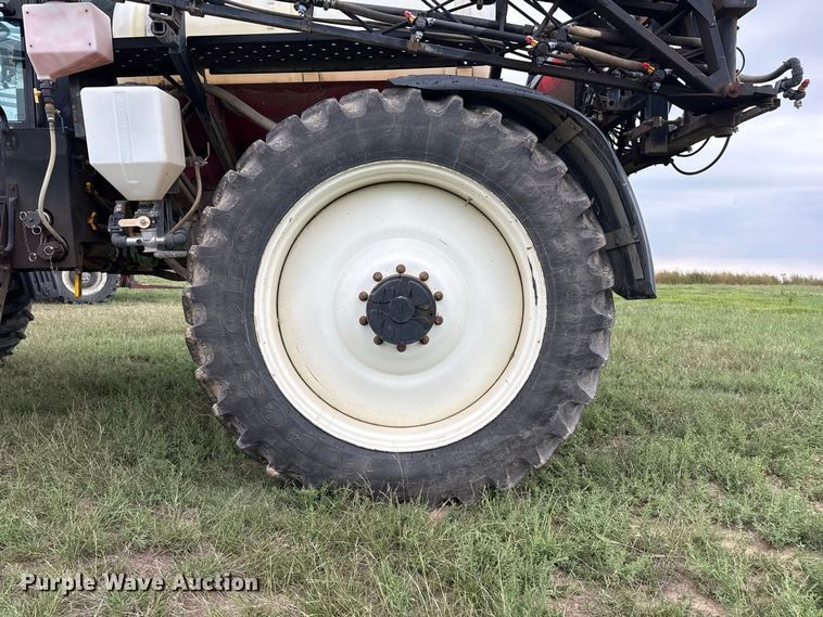 image for item FB6963 2004 Apache AS850 sprayer