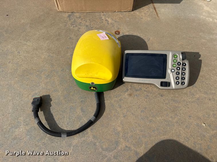 image for item FB8969 John Deere  GPS equipment