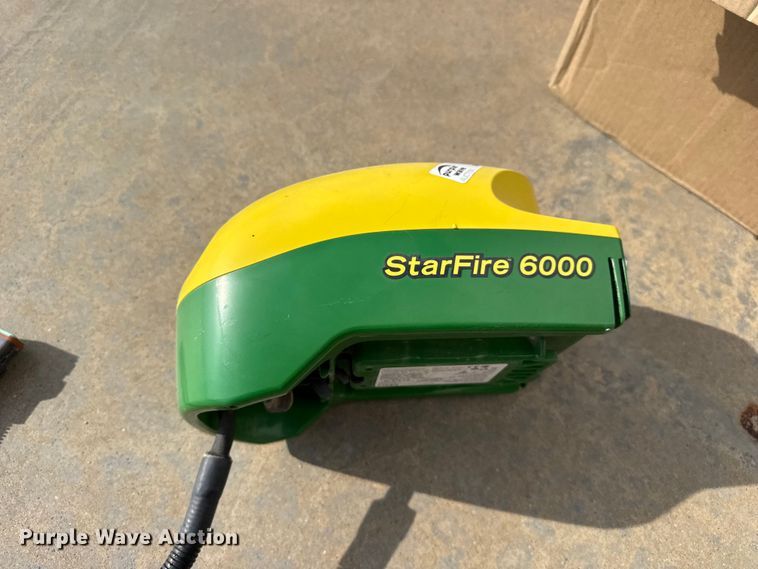 image for item FB8969 John Deere  GPS equipment
