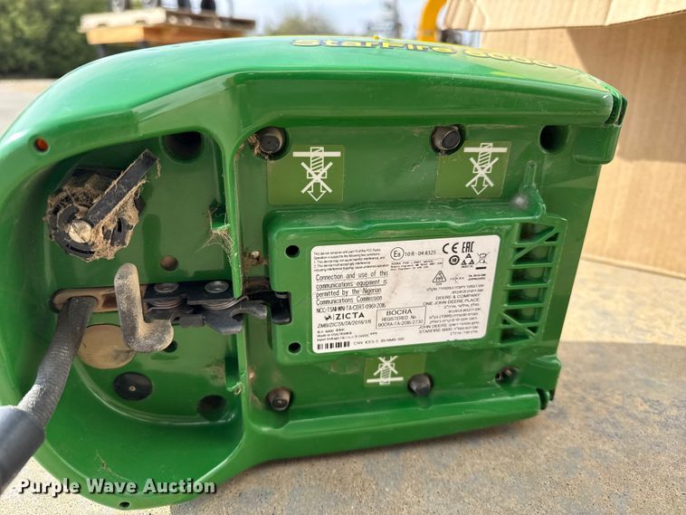 image for item FB8969 John Deere  GPS equipment