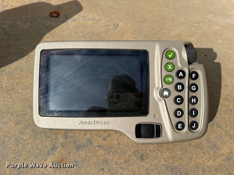image for item FB8969 John Deere  GPS equipment