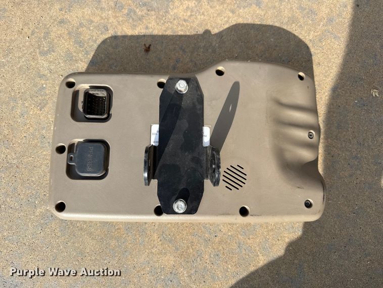 image for item FB8969 John Deere  GPS equipment
