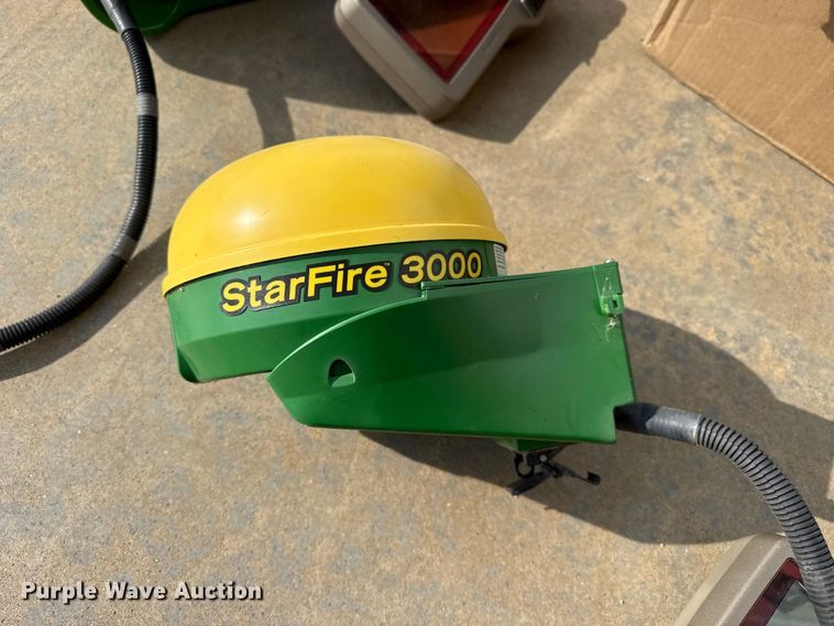 image for item FB8969 John Deere  GPS equipment