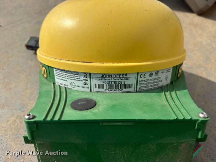 image for item FB8969 John Deere  GPS equipment