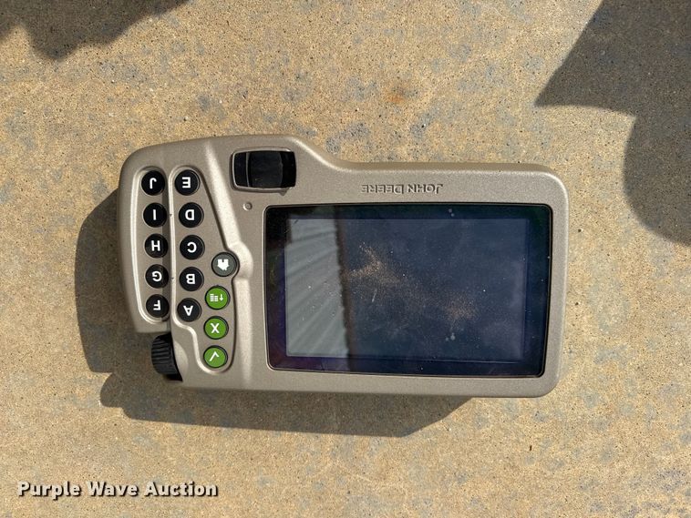 image for item FB8969 John Deere  GPS equipment