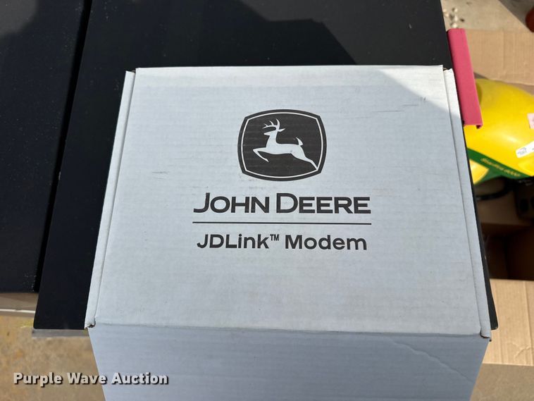 image for item FB8969 John Deere  GPS equipment