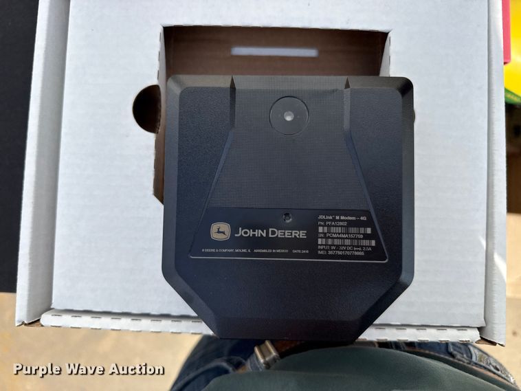 image for item FB8969 John Deere  GPS equipment