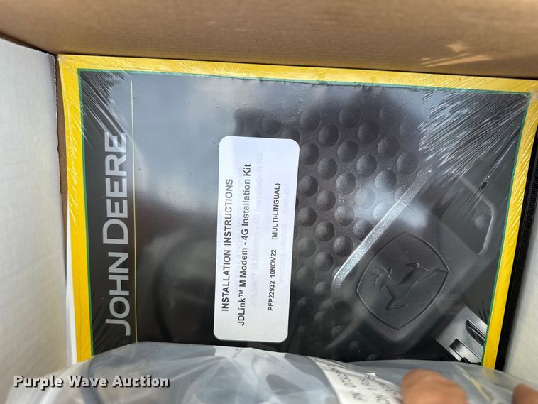 image for item FB8969 John Deere  GPS equipment