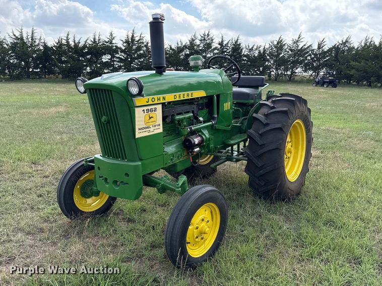 1962 John Deere 1010 tractor
