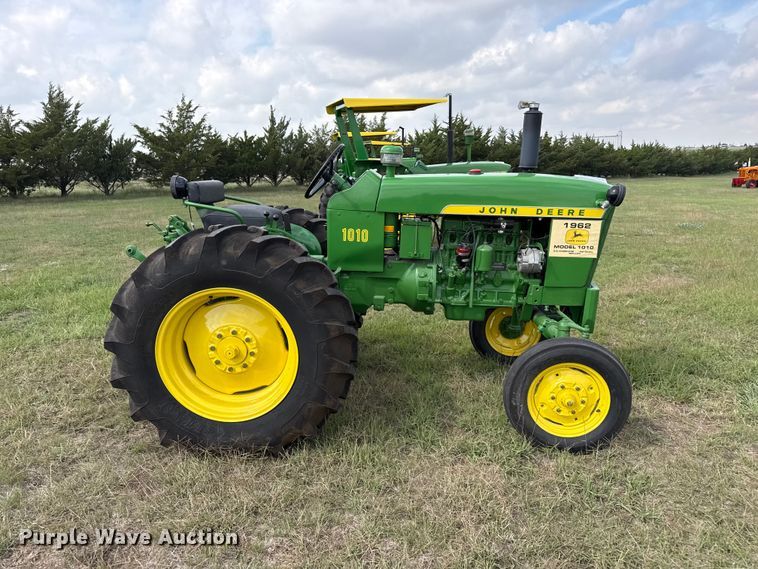 image for item FB8974 1962 John Deere 1010 tractor