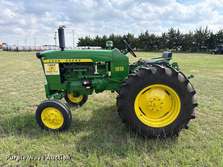image for item FB8974 1962 John Deere 1010 tractor
